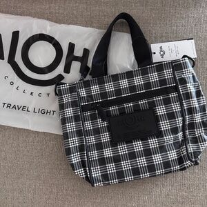 NWT Aloha Collection Palaka Black And White Crossbody Purse